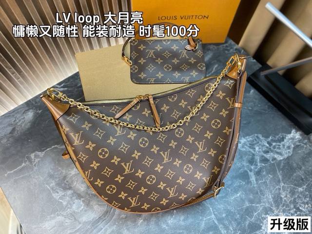 配全套包装 升级版 Lv Loop Hobo大月亮经典老花配黄花 Lv中古包的款式可以说 火的不能在火了 大小非常合适 造型也很特别 肩带质感很舒服 不会勒肩