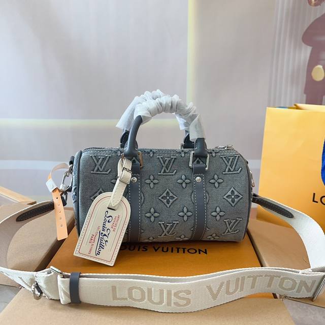 折叠礼盒飞机盒 Lv 路易威登 24春夏限量新款keepall 25复古牛仔 旅行包 本系列增添了水洗牛仔工艺 打造全新风格 时尚爆发款火热来袭 经典设计大气可