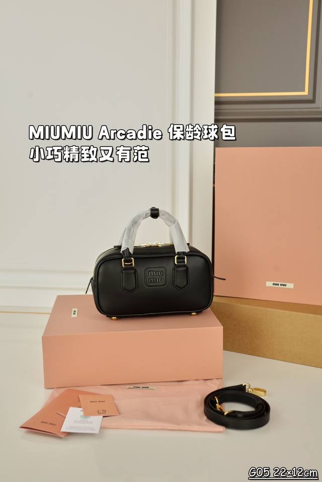 原单 配全套礼盒 Miu Miu缪缪 Arcadie系列 保龄球包手提包 新款 Miumiu-Softy Padded 手袋太酷啦 新款 Softy Padde