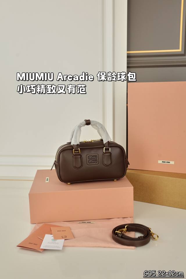 原单 配全套礼盒 Miu Miu缪缪 Arcadie系列 保龄球包手提包 新款 Miumiu-Softy Padded 手袋太酷啦 新款 Softy Padde