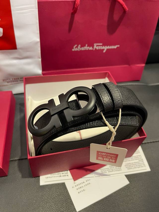 礼物#2024系列 正品有售ferragamo 菲拉格慕 Italy专柜在售正品 此款采用原单牙签纹制作 走线油边细致 搭配原版gancio五金 3.5Cm规格