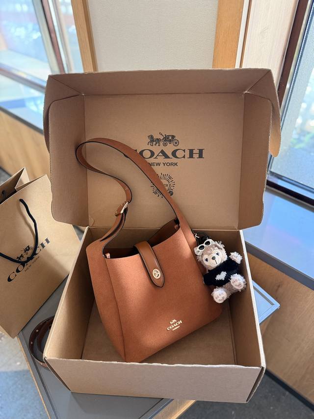 送挂件 礼盒包装 Coach新款nhadley美哭啦 Coach十月新款hadley Crossbody 可调节拼接肩带设计可腋下可斜挎 麂皮材质氛围感一整个电