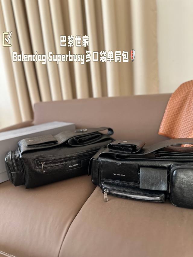 折叠礼盒包装 巴黎世家balenciag Superbusy多口袋单肩包 高级到没朋友 就是酷 时尚感超强 辦识度很高 方方正正很能装，上身也帅气 尺寸34.1