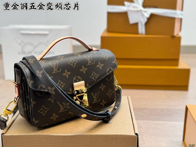 配折叠盒飞机盒 Size：21Cm Lv 复刻品质邮差包 升级原版五金 经典老花邮差 每一年这个季节都要推一下！ 因为它太经典！太好看！