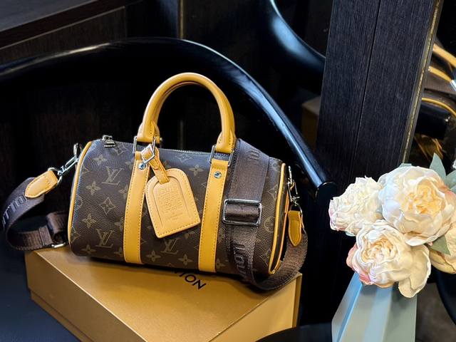 折叠礼盒 Lv Keepall Bandouliere 25旅行袋 超酷中lv Keepall老花旅行袋 Lvkeepall 出差旅行最常用的一只包 这是超酷的