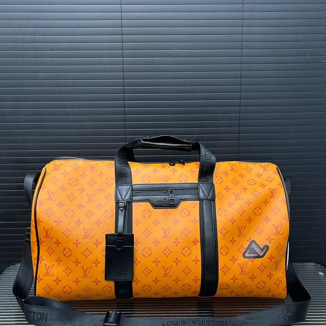 Louisvuitton 路易威登 Keepall Ski滑雪系列 旅行袋 手提包袋 机场包 采用精湛镶嵌细工，实物拍摄 原厂原版面料 配送 防尘袋 55 X