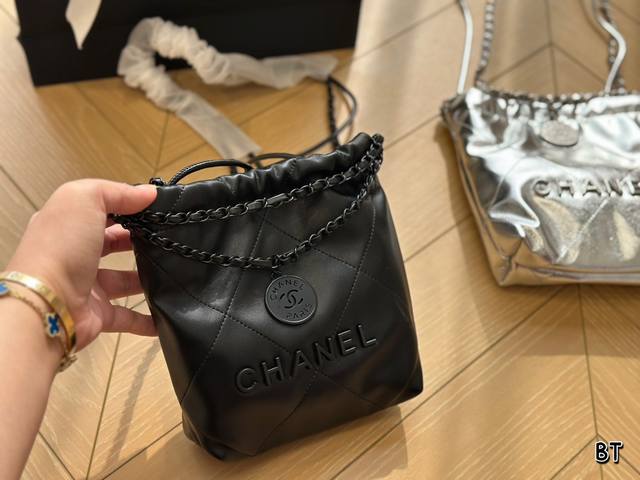 折叠盒 Chanel Ss迷你垃圾袋#大爆款预测 天呐chanel Mini垃圾袋也太美了叭颐 预测下一个大爆款翻 好想拥有 #香奈儿垃圾袋 #Chanel22