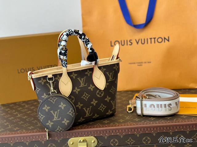 全套包装 实用通勤又百搭，上班族必备的neverfull居然出新尺寸了 这回 Louis Vuitton 将它缩小重新诠释或许成为八月最有潜力的it Bag今年