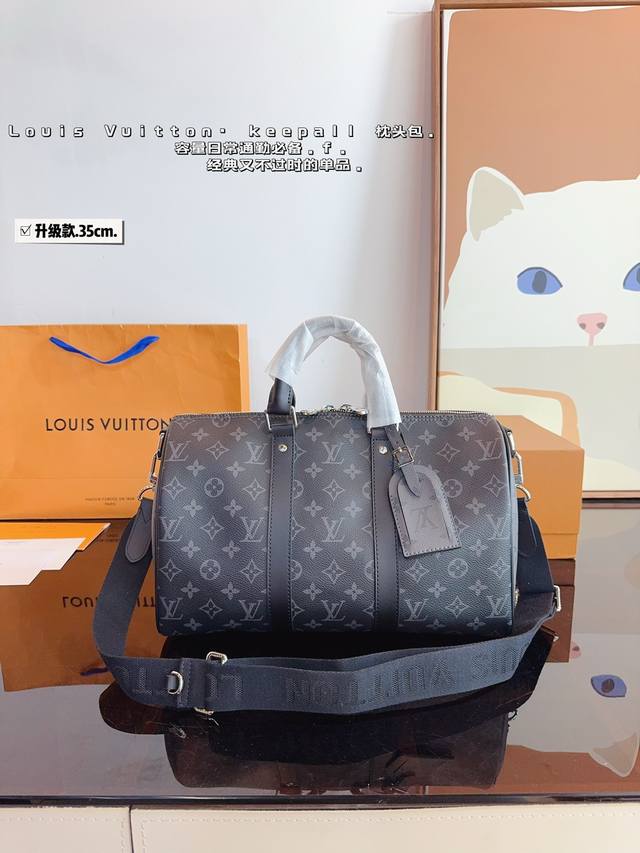 配礼盒. Lv X Nigo Keepall 35.枕头包 手袋是一款理想的都市手袋。 标志性的造型与经典的 Monogram 帆布，加之多种携带方式和奢华的天