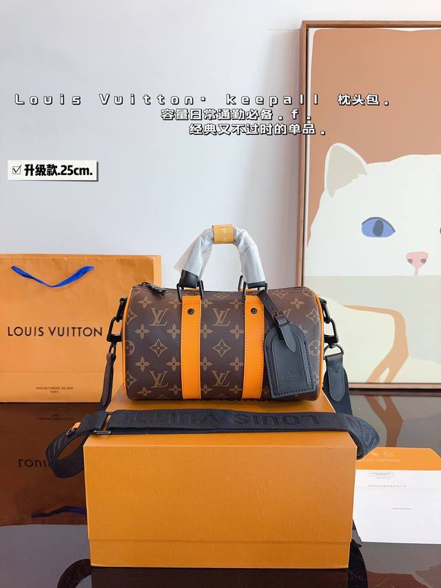 配礼盒. Lv X Nigo Keepall 25.枕头包 手袋是一款理想的都市手袋。 标志性的造型与经典的 Monogram 帆布，加之多种携带方式和奢华的天