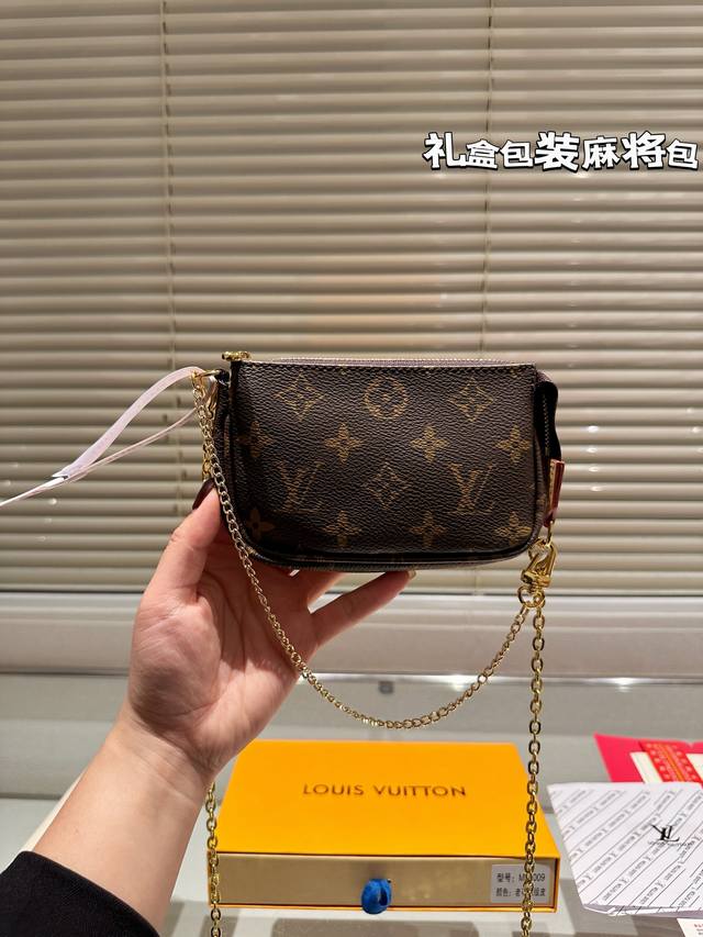 牛皮版本 Lv 路易威登最新麻将零钱包 官网走秀款 原版开模定制 专柜同步 手提单肩斜挎链条小包 原版面料 利落的外观设计极富现代现代时尚元素 无修饰实拍 今夏