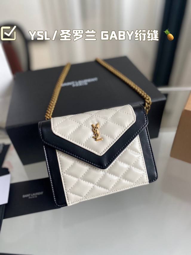 配飞机礼盒 Ysl 圣罗兰 Gaby绗缝 专柜新品 明星款 据说上市不到一个月被抢空 超多博主推荐 保留了ysl一贯的摇滚精神 走的都市随性风 值得打call