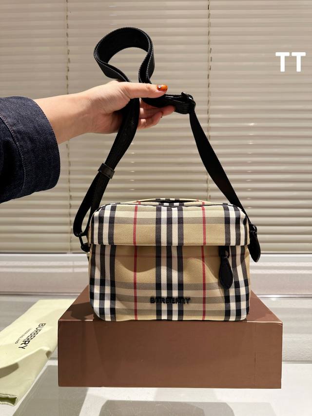 巴宝莉 Size：21.15 折叠礼盒 Burberry Tb包新品 高品质哦！