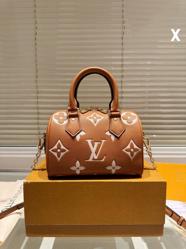 Lv Speedy 20Cm枕头包 无论版型 内里和专柜毫无差别 真正原版复刻 内里可拆卸 火遍全球的爆款机场大包 机车女神包 明星同款 贵气而充满活力的品牌设