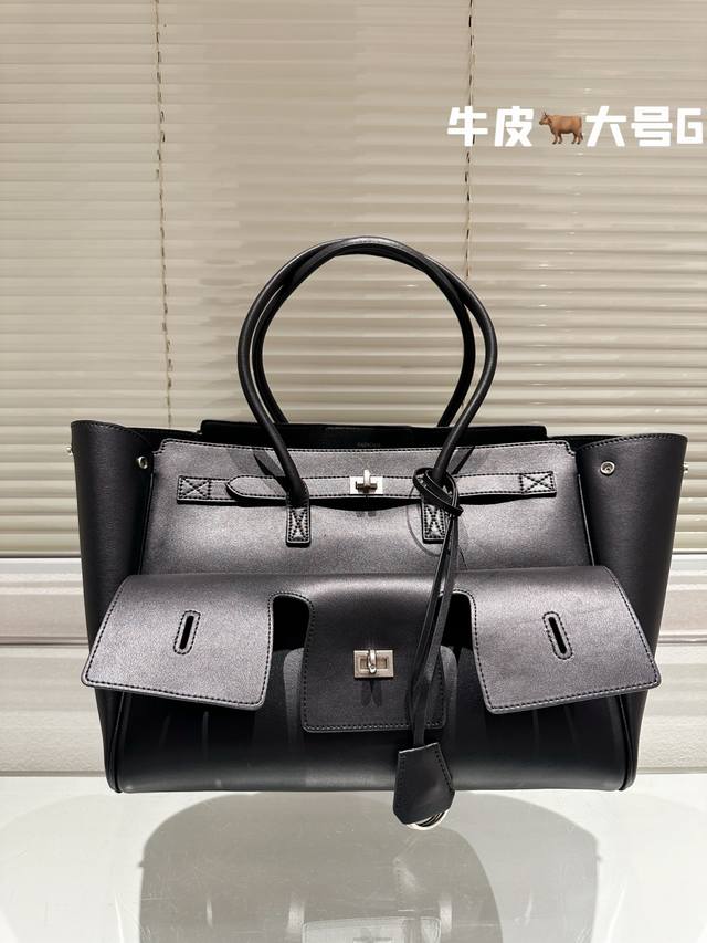 牛皮版本 Size：37 29Cm 巴黎世家新款balenciga Bel Air 秀款手提包 柔软的大廓形包包 上身慵懒感立刻get、 真的很喜欢又方便又酷的