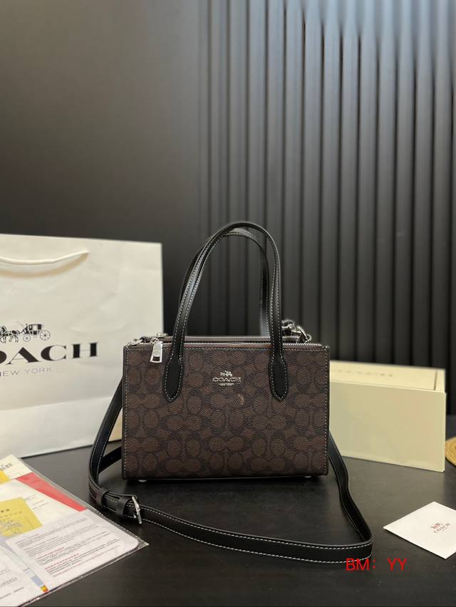 配折叠礼盒 Coach 蔻驰8月新款 Nina Carryall 大容量、新包型！开放式设计 拿取更方便，两边拉锁更安全 就是能“装” 尺寸：25*16