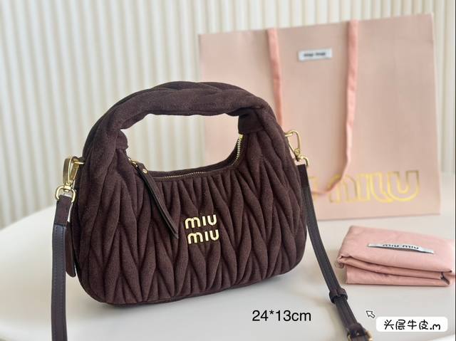 尺寸24*13 Miu Miu Hobo手提包 又酷又有颜 最佳出行单品 颜值很到位 实用性非常可