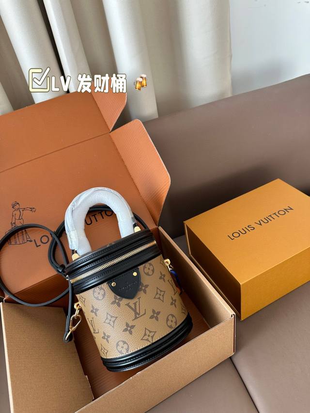 Lv 发财桶 钢五金 变码芯片 内设专柜logo 备受拥戴拥有超久历史 华丽感爆棚 入门级轻熟款 秀气精致很提气质 质量对比原版复刻 皮绒内里 完美收纳随行物品