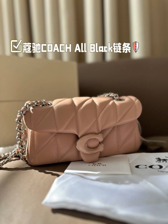 Coach All Black链条 。Otabby 系列新款 Coach 链条 ”。包包天花板来啦~ 暗黑系高级感拉满的全黑金属扣、金属链条 ” 甜酷女孩一定不