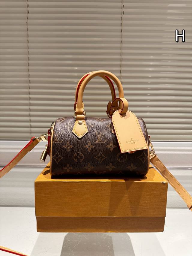 礼盒 Lv Nano Speedy 18 枕头包 Lv 新款系列 枕头包 手袋,全网首发 Lv Speedy Nano 枕头包这款retiro 手袋以标志性 经