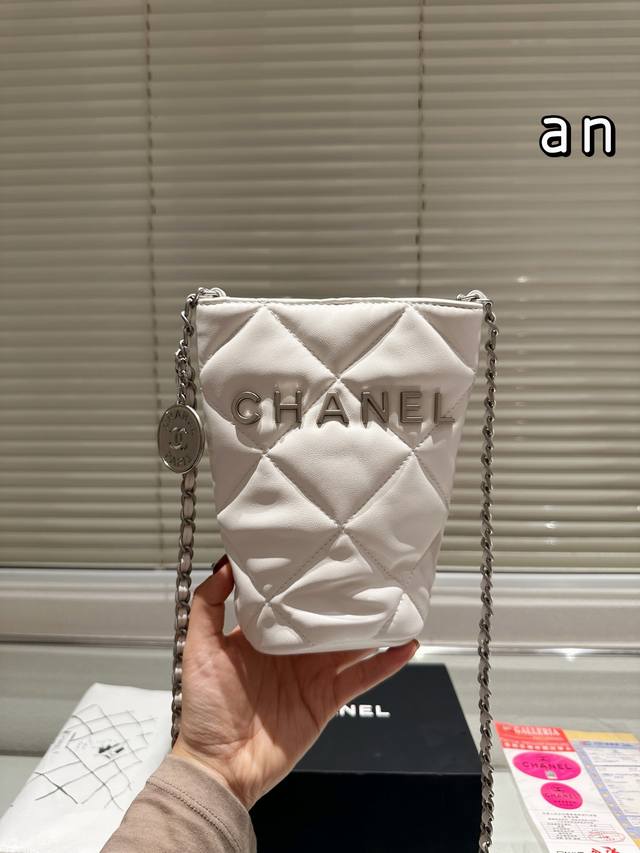 小香 香奈儿 Chanel 菱格 夏季爆款 经典链条包手感超级好 原版五金 超级大牌 以华丽高贵的外形成为当下最炙手可热之作人手必备，明星热捧，精匠之作。尺寸：