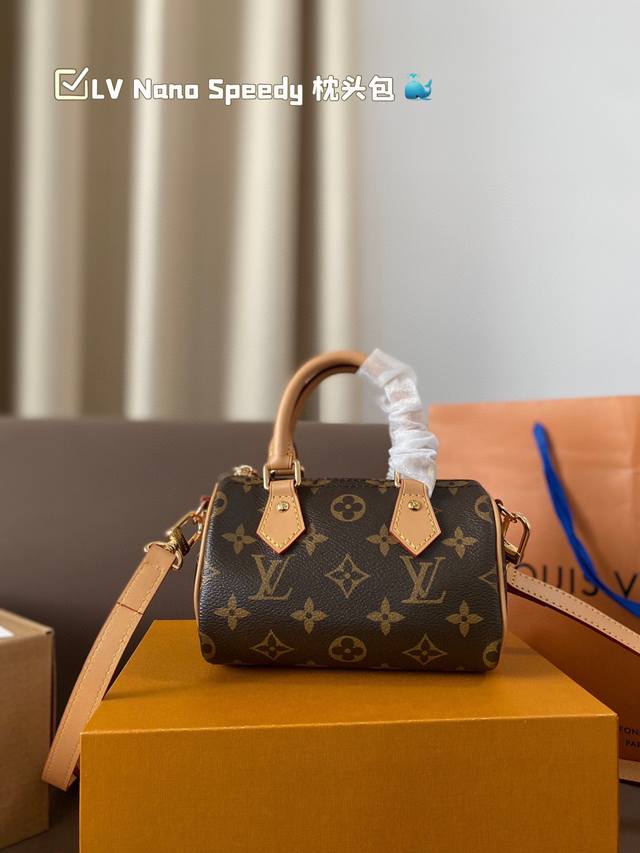 Lv Nano Speedy 16 枕头包 Lv 新款系列 枕头包 手袋,全网首发 Lv Speedy Nano 枕头包这款retiro 手袋以标志性 经典永恒