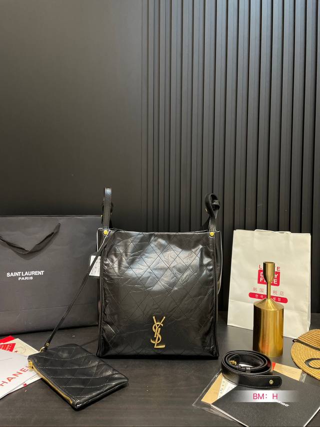 圣罗兰 Ysl 托特包. 百搭经典 精致的一只 真的超级无敌巨可爱 仙气满满 小姐姐日常必入款尺寸：28*29