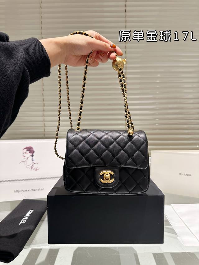 头层皮 小羊皮香奶奶 金球方胖子 “New Arrival” 最美金球方胖子人间香奈儿 白富美小姐姐必备款 ■单独夸最让人挪不开眼 就是小金球了太高级~ 今年的