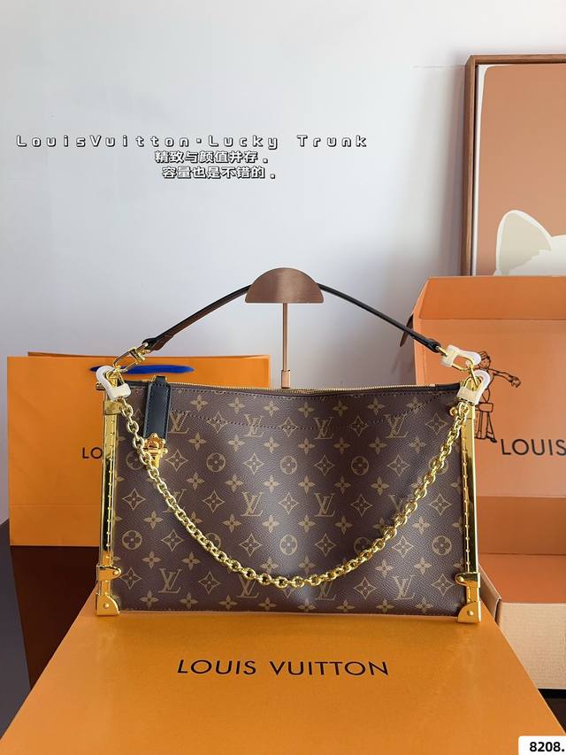 配礼盒. Lv 新款lucky Trunk Fw 24 人手一个好嘛。 外观简约加上 Lv的经典老花 讨托得很高级十分精致 容量也ok，日常用品都可放下 出门逛