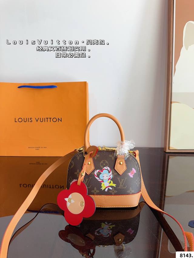 Lv 路易威登 贝壳包 新品系列最新teddy系列高版本 贝壳包 手感超级好 搭配起来超级美腻 超级推荐 走秀款同步 上身效果好 原版五金带logo 超级洋气