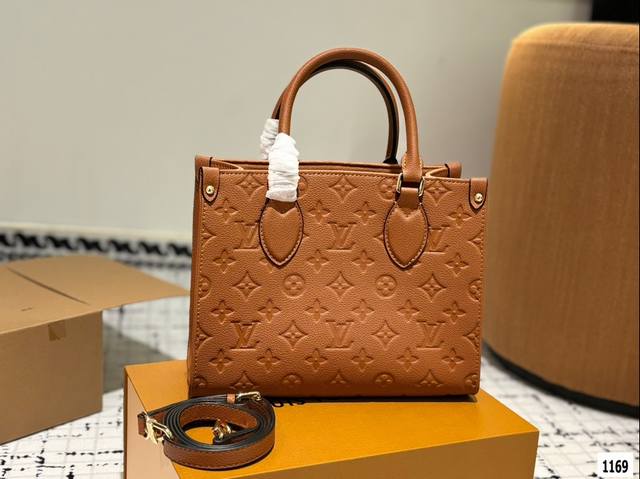 Lv Onthego 25Cm 压字 丛林包 时尚托特包 焦糖色 折叠礼盒 原单品质 Lv A B面喷绘 Onthego妈咪袋 性价比之王这是一款超赞的包型，灵