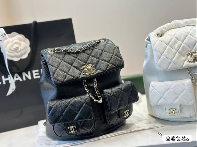 全套包装 Chanel23P Duma中号双肩包 口袋设计加上三个chanel双clogo整包很立体有型 尺寸20*22