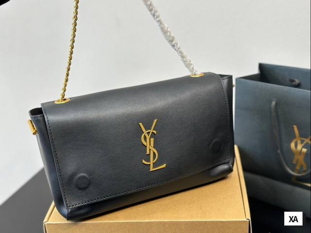 鳄鱼纹 Ysl 双面 Kate Saint Laurent双面kate软包可预定啦！复古链条高级感十足不同材质诠释多样风格双面问玩转高街风～尺寸28*18 让你