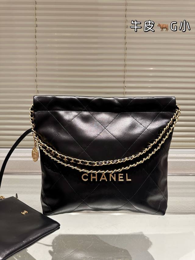 顶级原单 头层牛皮 盒 Chanel 22Bag 以数字命名的“垃圾袋” 年10 月，Chanel 品牌艺术总监virginie Viard在年春夏 时装秀_上