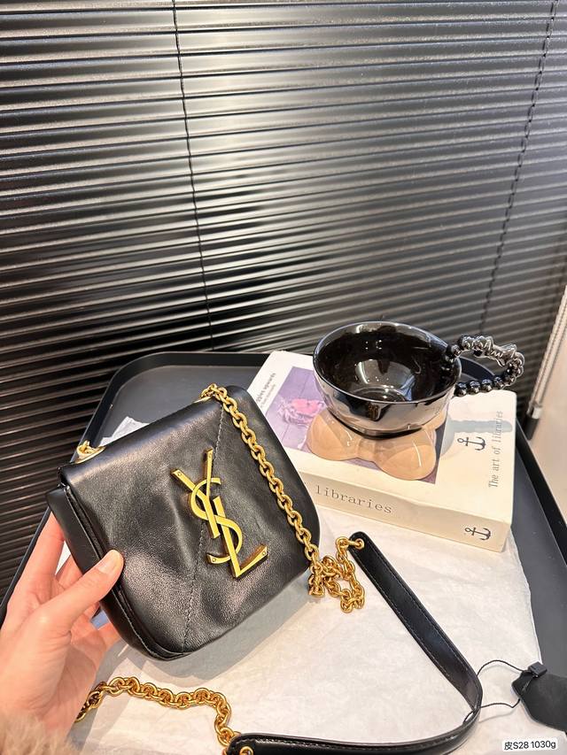 纯皮圣罗兰迷你链条包 Ysl 可可爱爱 小巧玲珑 优雅精致 仙女必备款 尺寸：14 14 货号1030