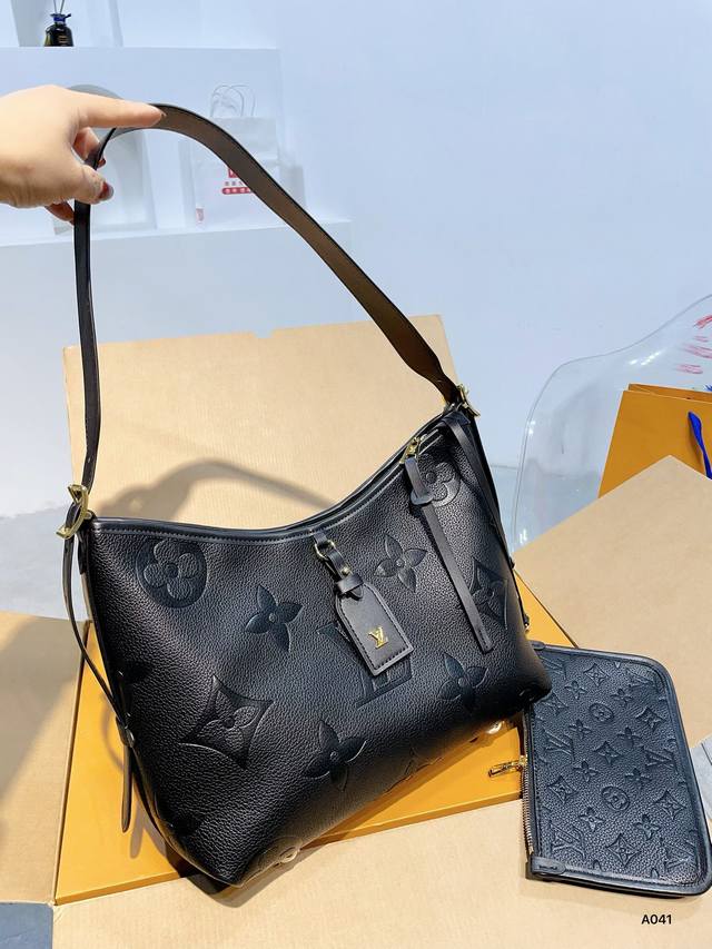 无盒 大字 Lvcarryall 托特 好梦幻的色彩 Lv24的新品分享给大家 期待己久的lv包包 牛奶配色 时尚感十足，实用性也毫不逊色 无论是逛街、学会还是