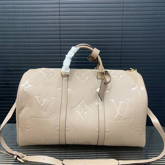 Louisvuitton 路易威登 Keepall旅行袋 手提包袋 机场包 采用精湛镶嵌细工，实物拍摄 原厂原版面料 配送 防尘袋 50 X 28 Cm。