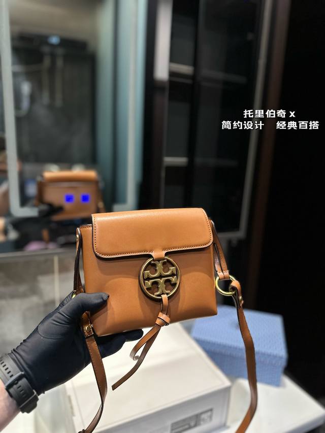 礼盒包装 上新tory Burch 托里伯奇 斜挎单肩多用 定制面料logo五金原版一比一品质 炒鸡百搭实用的一款 喜欢的美妞赶快入手吧 店主推荐 质量超赞 尺