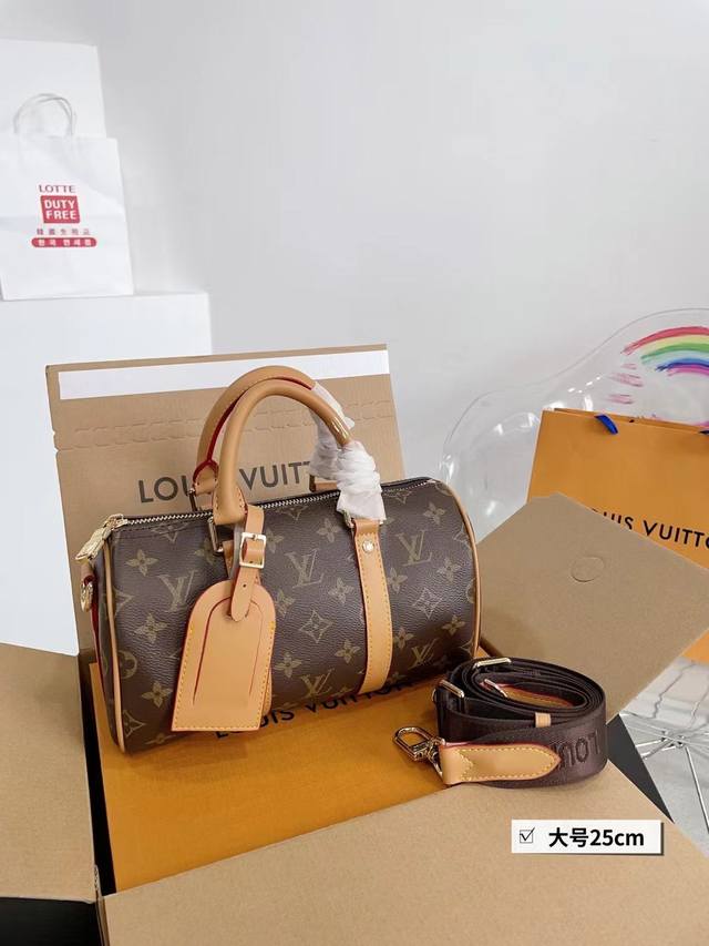 全套飞机礼盒包装 尺寸：25Cm Lv Keepall 新品枕头包 简直长在我的心头。 男女同款！！！！ 男盆友的新包