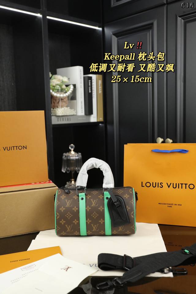 配全套礼盒 Lv Keepall Bandoulière 25 枕头包 单肩斜挎包 全新配色老花低调又耐看， 容量观，手提斜挎都无压力！ 时尚前卫，男女同款又酷