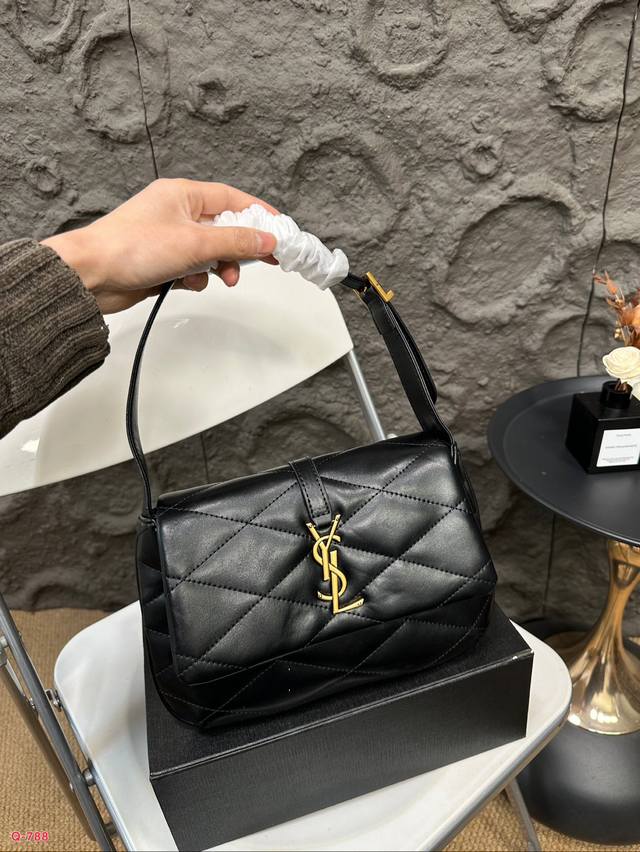 配折叠盒 Ysl奶呼呼的圣罗兰腋下包 Ysl Z5= Saint Laurent Le 5 A 7 Hobo Bag In Smooth Leather 腋下包