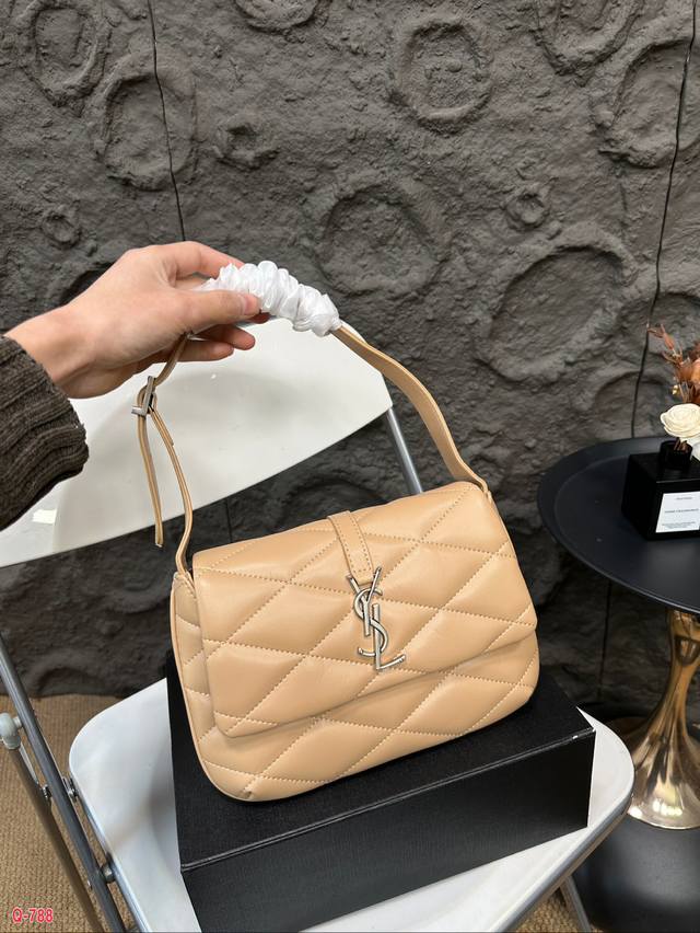 配折叠盒 Ysl奶呼呼的圣罗兰腋下包 Ysl Z5= Saint Laurent Le 5 A 7 Hobo Bag In Smooth Leather 腋下包