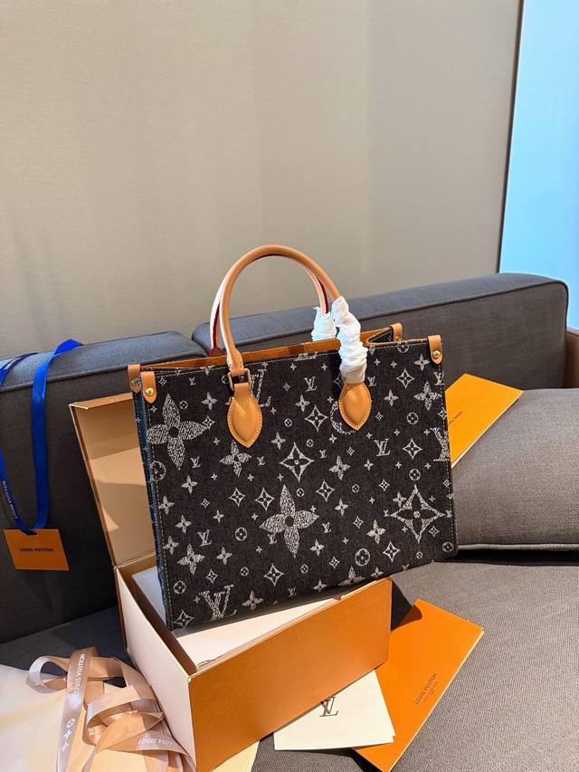 折叠礼盒包装 Lv 中古 牛仔 Nf 购物袋 Neverfull 购物袋！入门级的款式哦！绝对的终身款！此物经典不言而喻！街拍和实用都是非常nb的选择！大家拿到