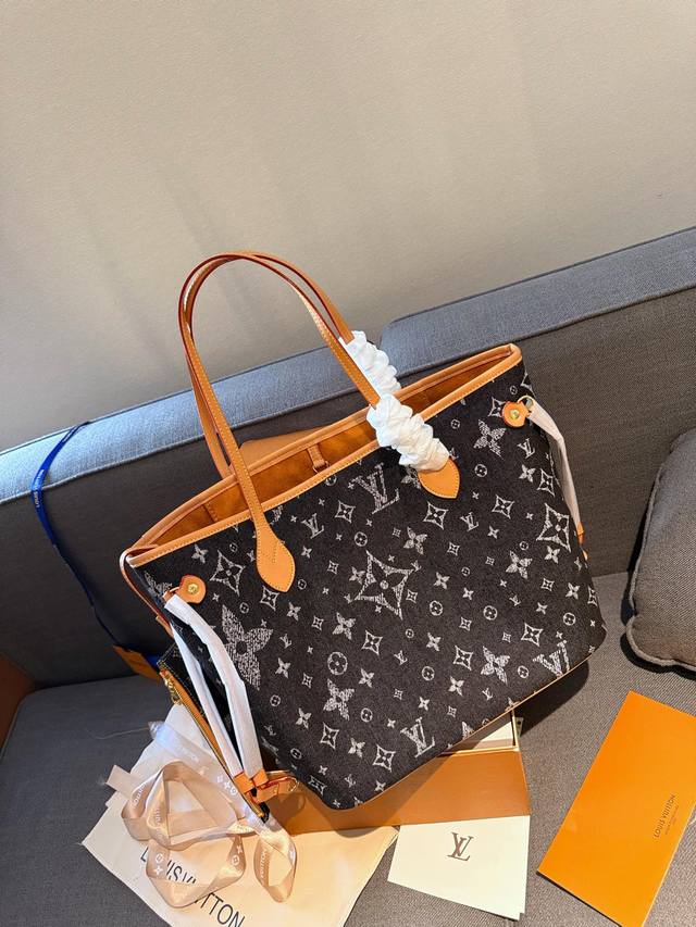 折叠礼盒包装 Lv 中古 牛仔 Nf 购物袋 Neverfull 购物袋！入门级的款式哦！绝对的终身款！此物经典不言而喻！街拍和实用都是非常nb的选择！大家拿到