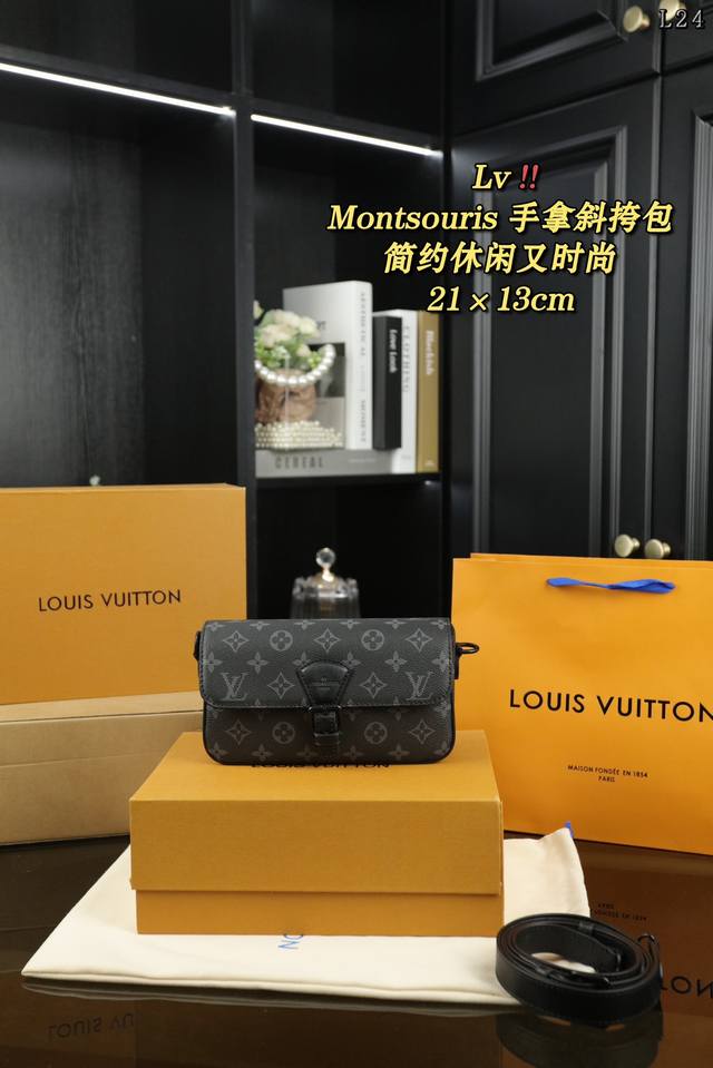 配全套礼盒 Lv Montsouris 单肩斜挎手拿包 芯片款 最新春夏 Montsouris系列男款小挎包方长方长的包型有点法棍的味道整体 All-Black