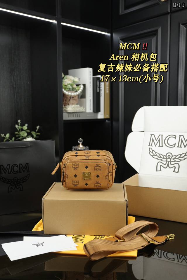 大号 配飞机盒 小号 配飞机盒 Mcm Aren 相机包斜挎单肩包 百搭又复古时尚的mcm相机包来啰~今天给大家推荐的是一款相机包斜挎可做腰包 街上不容易撞款，