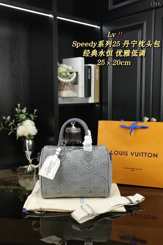 配全套礼盒丝巾 Lv Speedy 系列 25 丹宁牛仔布 枕头包单肩斜挎手提包 Lv Keepall Xs 秀款 牛仔枕头包 很燃 这款retiro 手袋以标