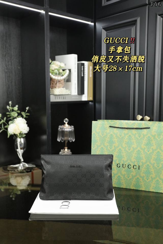 同价 无盒 Gucci 手拿包 不用其他色黑花总是会给人双重感复古又甜酷 有着少女的俏皮也有辣妹的酷劲自由又洒脱 尺寸：28×17 24×14 23×13