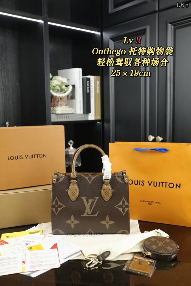 配全套礼盒丝巾 Lv Onthego 经典老花托特包tote包购物袋单肩手提包 结合了最流行的宽肩带和零钱包，减龄又有少女感的俏皮，手提单肩斜挎均可，轻松驾驭各