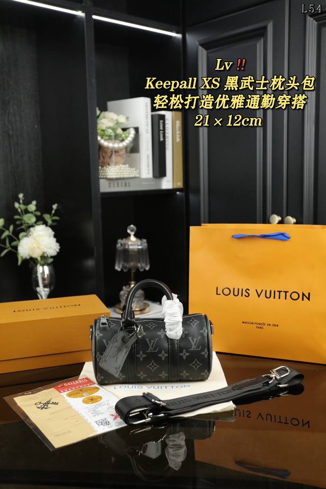 配折叠盒 Lv Keepall Xs 黑武士 手提包单肩包斜挎包 Lv Keepall枕头包 黑花舒适与精致并存 简洁大方 却又不失小心机 轻松打造优雅通勤穿搭